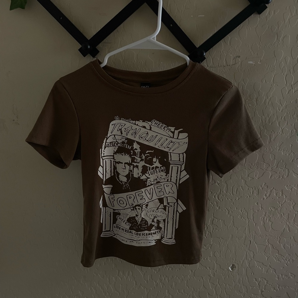 CROPPED GRAPHIC TEE